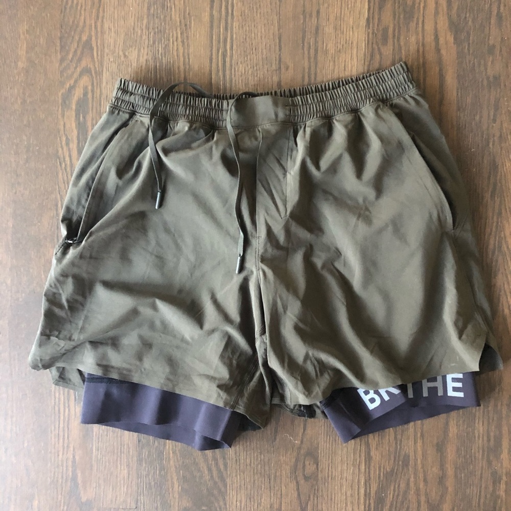 LULULEMON Mens Surge olive shorts, size Large! EUC